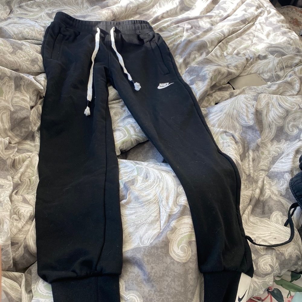 black nike sweatpants